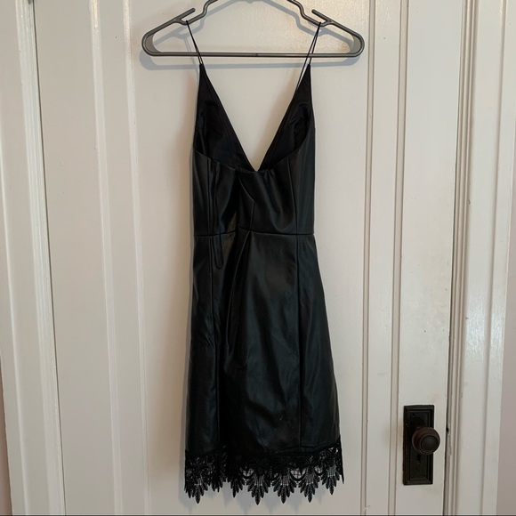 Black dress - Picture 2 of 3